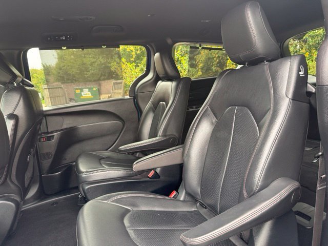 Used 2020 Chrysler Pacifica Touring-L FWD image 19