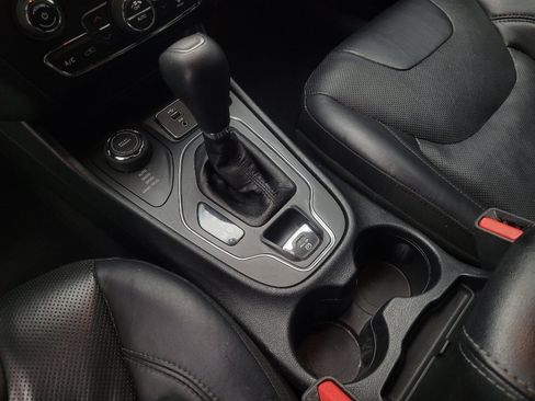 Used 2019 Jeep Cherokee High Altitude AWD/4WD image 26
