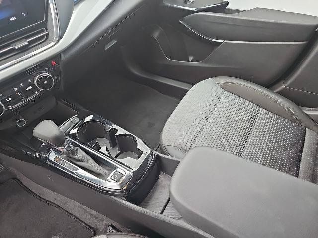 Used 2025 Chevrolet Trax LT w/ LT Convenience Package FWD image 23