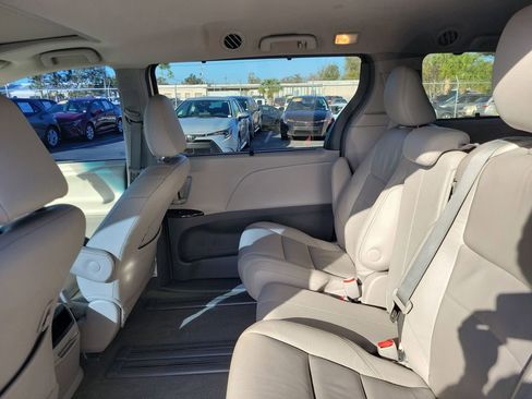 Used 2016 Toyota Sienna XLE w/ XLE Navigation Package image 9