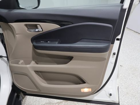 Used 2017 Honda Pilot Touring image 23