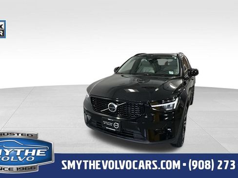 Certified 2024 Volvo XC40 B5 Plus w/ Climate Package AWD/4WD image 1