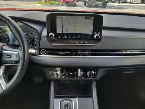 Used 2024 Mitsubishi Outlander SE image 17