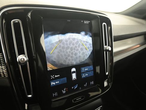 Used 2020 Volvo XC40 T5 R-Design image 11