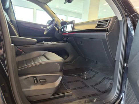 Used 2025 Volkswagen Atlas SEL AWD/4WD image 24
