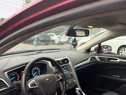 Used 2014 Ford Fusion SE w/ Equipment Group 202A FWD image 8