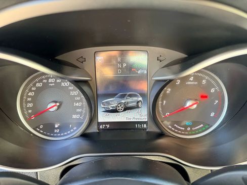 Used 2019 Mercedes-Benz GLC 350e 4MATIC image 27