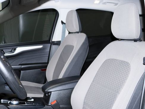 Used 2022 Ford Escape SE image 18