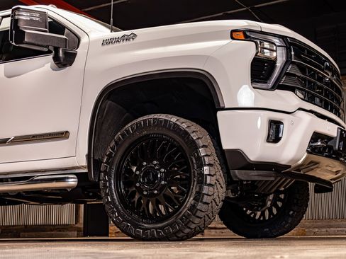 Used 2024 Chevrolet Silverado 3500 High Country w/ Technology Package image 15