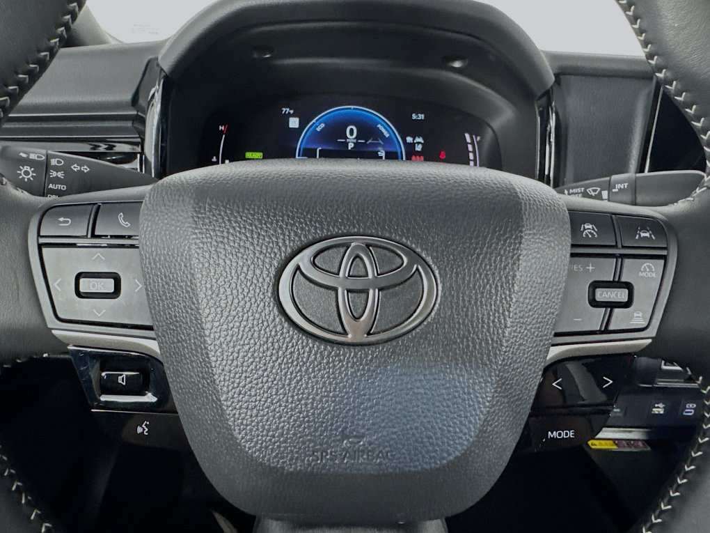 Used 2025 Toyota Camry SE FWD image 16