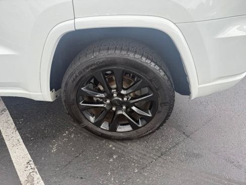 Used 2020 Jeep Grand Cherokee Altitude AWD/4WD image 5