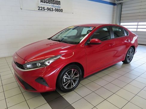 Used 2024 Kia Forte LXS image 2
