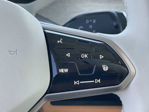 Certified 2025 Volkswagen ID. Buzz 1st Edition RWD image 10