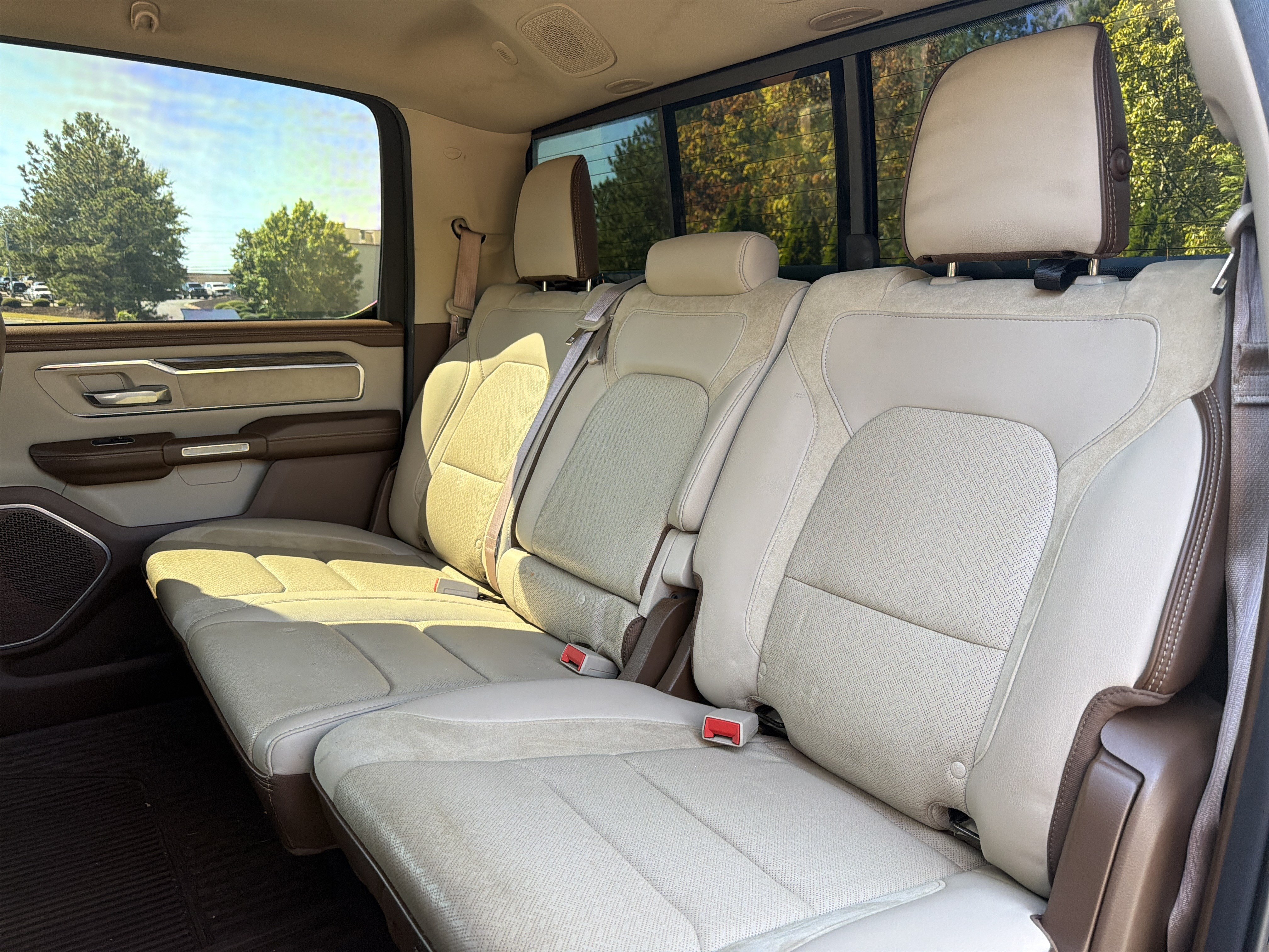 Used 2019 RAM 1500 Laramie AWD/4WD image 15