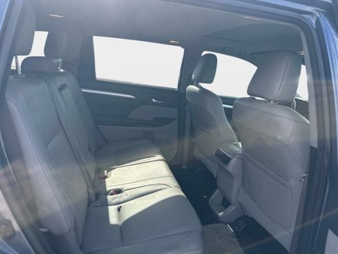 Used 2017 Toyota Highlander XLE FWD image 8