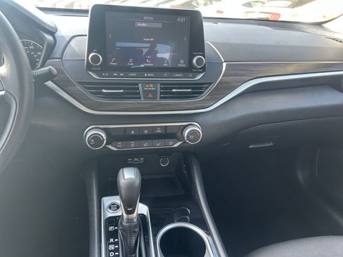 Used 2024 Nissan Altima 2.5 SV image 17