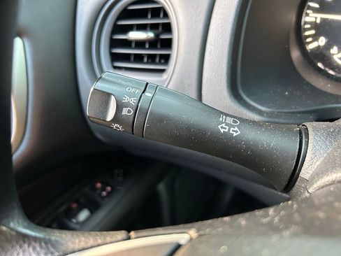 Used 2019 Nissan Pathfinder S image 22