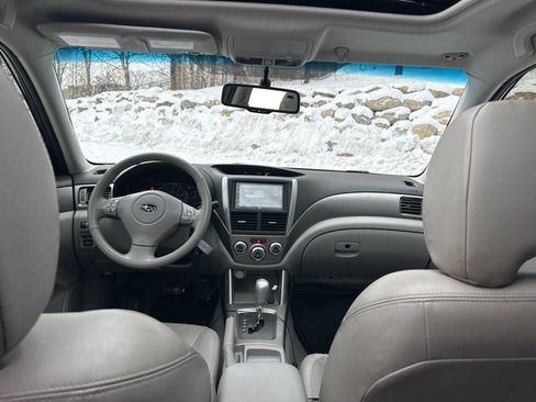 Used 2010 Subaru Forester 2.5X Limited image 23