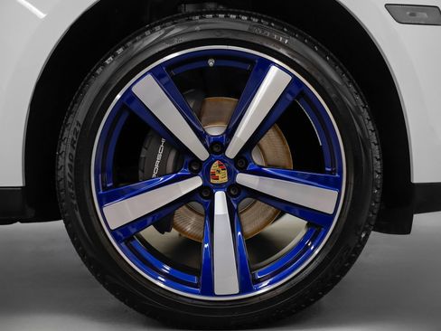 Certified 2025 Porsche Macan AWD/4WD image 13