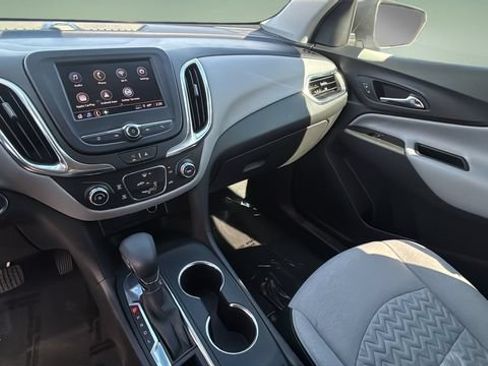 Used 2022 Chevrolet Equinox LS w/ LS Convenience Package FWD image 23