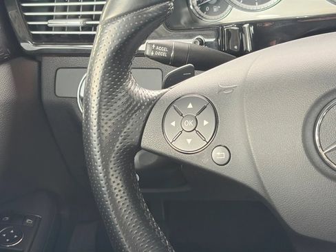 Used 2010 Mercedes-Benz E 550 4MATIC Sedan image 28