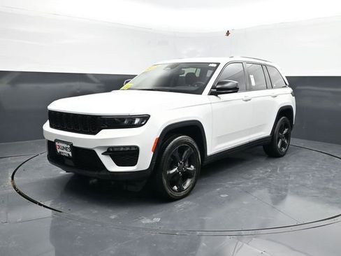 Used 2023 Jeep Grand Cherokee Limited AWD/4WD image 3