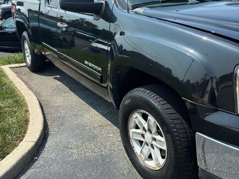 Used 2010 GMC Sierra 1500 SLE w/ Power Pack Plus AWD/4WD image 2