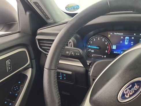 Used 2024 Ford Explorer XLT w/ Equipment Group 202A AWD/4WD image 19