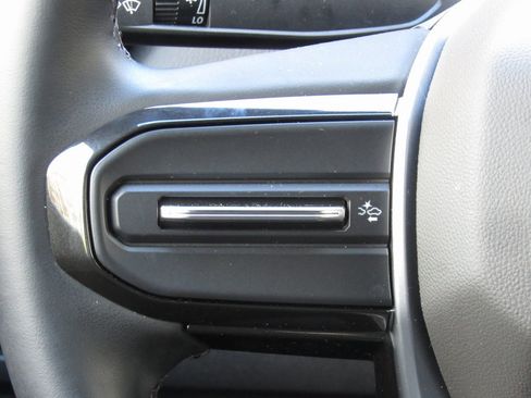 Used 2024 Chevrolet Colorado LT image 24