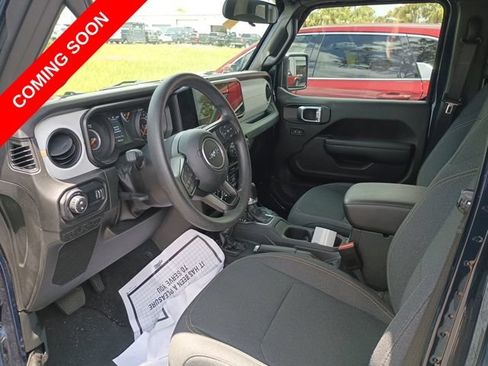 Certified 2025 Jeep Gladiator Sport AWD/4WD image 8