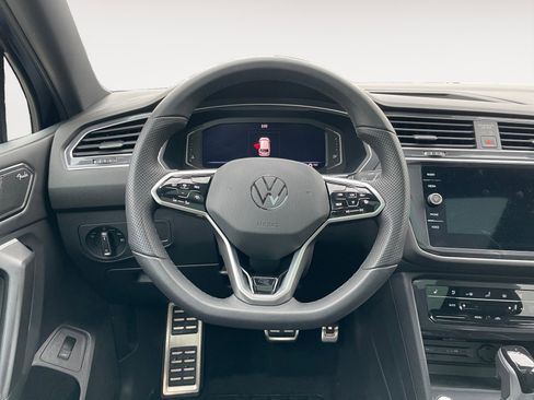 Used 2024 Volkswagen Tiguan SEL R-Line image 16
