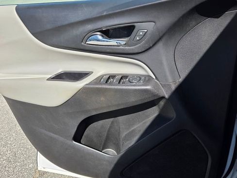 Used 2019 Chevrolet Equinox LS FWD image 27