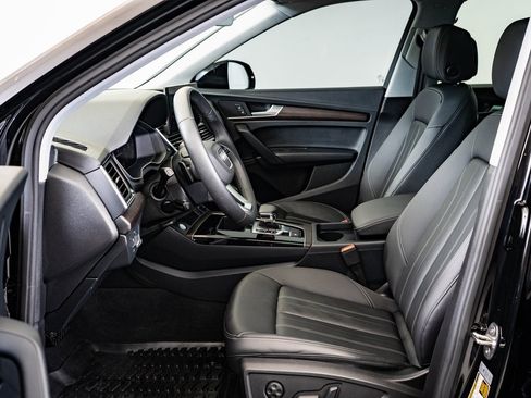 Certified 2025 Audi Q5 2.0T Premium w/ Convenience Plus Package image 19