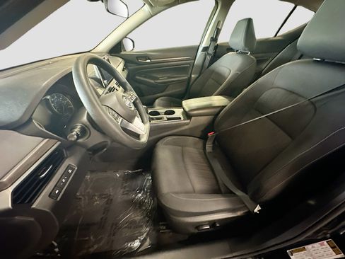 Used 2025 Nissan Altima 2.5 SV FWD image 13