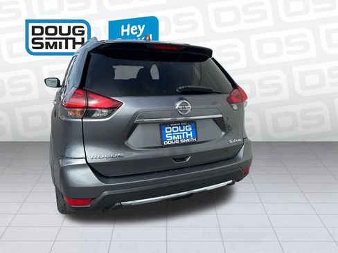 Used 2018 Nissan Rogue SV image 5