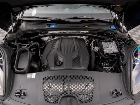 Certified 2026 Porsche Macan AWD/4WD image 30
