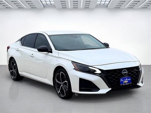 Used 2024 Nissan Altima 2.5 SR image 3