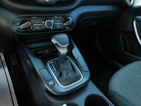 Used 2022 Kia Soul LX image 35