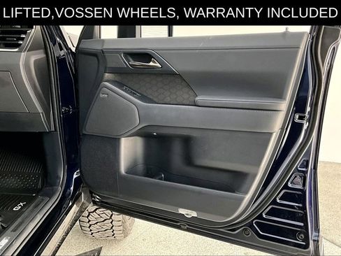 Used 2025 Lexus GX 550 w/ Accessory Package (2T) image 24