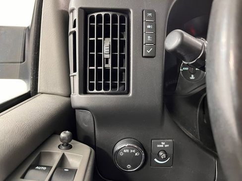 Used 2010 Chevrolet Express 2500 LT w/ LT Preferred Equipment Group RWD image 29