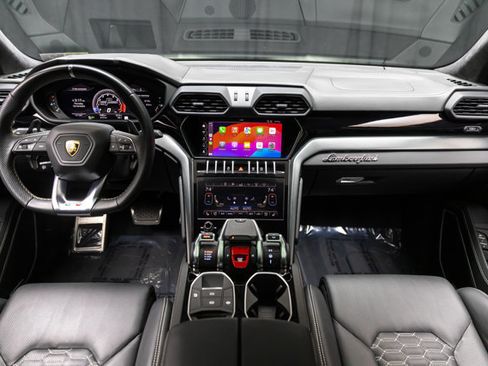 Used 2021 Lamborghini Urus image 3