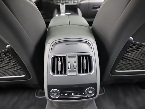 Used 2019 Maserati Levante Trofeo AWD/4WD image 42