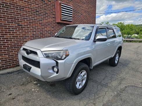 Used 2014 Toyota 4Runner SR5 AWD/4WD image 2