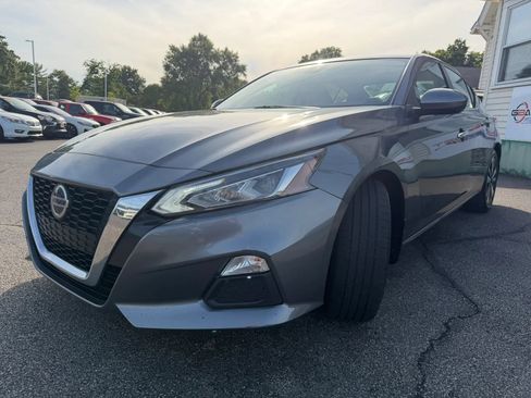 Used 2022 Nissan Altima 2.5 SV FWD image 9