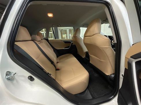 Used 2021 Toyota RAV4 LE FWD image 24
