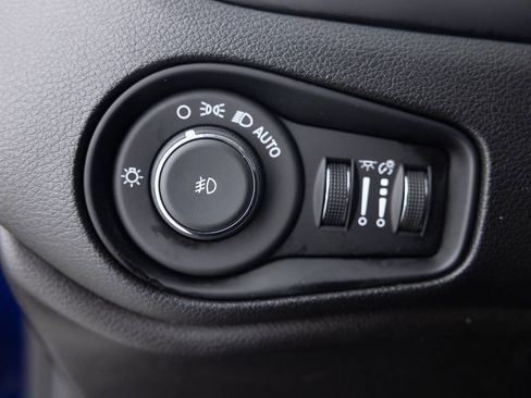 Used 2016 Jeep Renegade Latitude FWD image 36