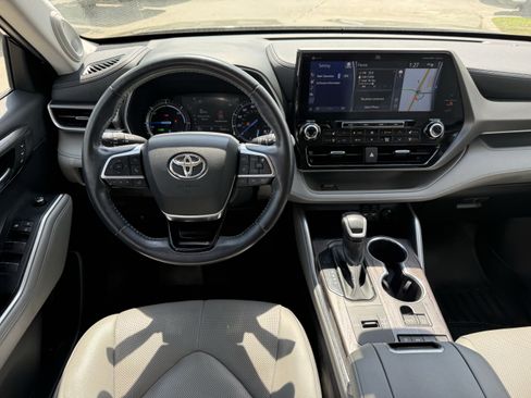 Used 2021 Toyota Highlander Limited image 32