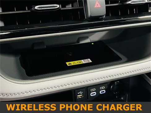 Used 2023 Toyota Highlander XLE image 9