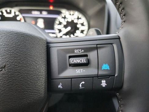 Used 2025 Nissan Rogue SV w/ SV Premium Package image 33