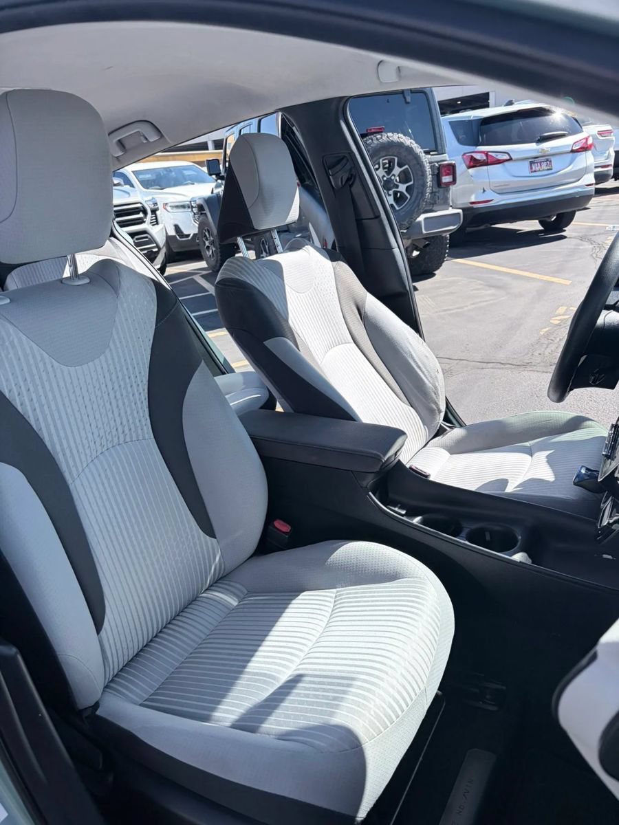 Used 2017 Toyota Prius Two w/ Carpet Mat Package FWD image 18